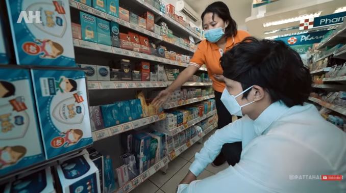 10 Momen Aurel Hermansyah tes kehamilan, Atta borong test pack