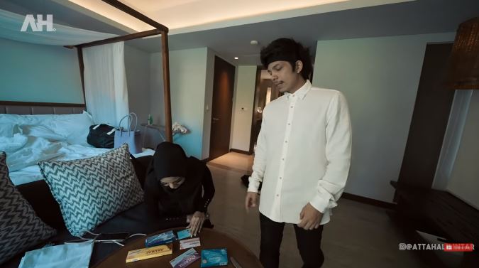 10 Momen Aurel Hermansyah tes kehamilan, Atta borong test pack