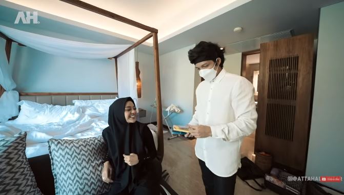 10 Momen Aurel Hermansyah tes kehamilan, Atta borong test pack