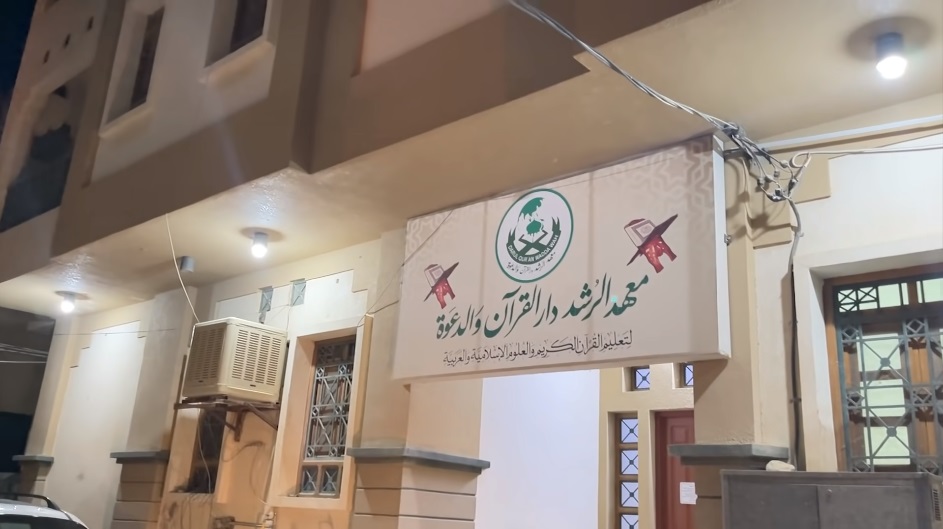 10 Momen Kartika Putri dan suami antar anak ke pesantren, penuh haru