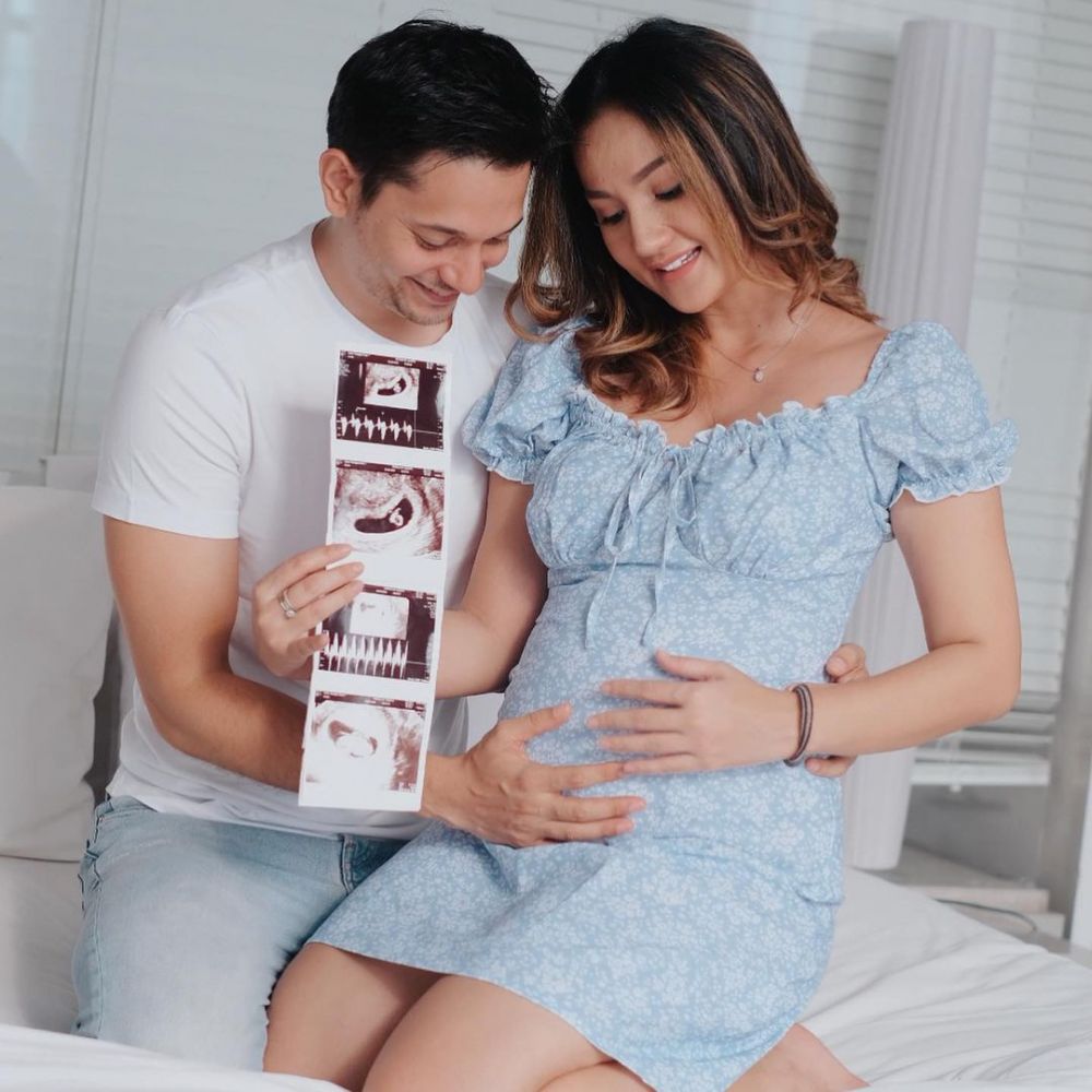 10 Potret perjalanan kehamilan Tengku Dewi hingga melahirkan