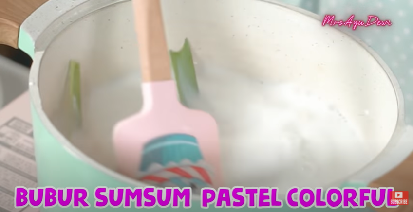 6 Penampakan dapur baru rumah Ayu Dewi, serba pink