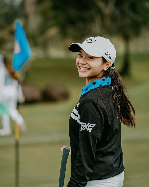 9 Potret Amel Carla ketika bermain golf, sporty dan cantik maksimal