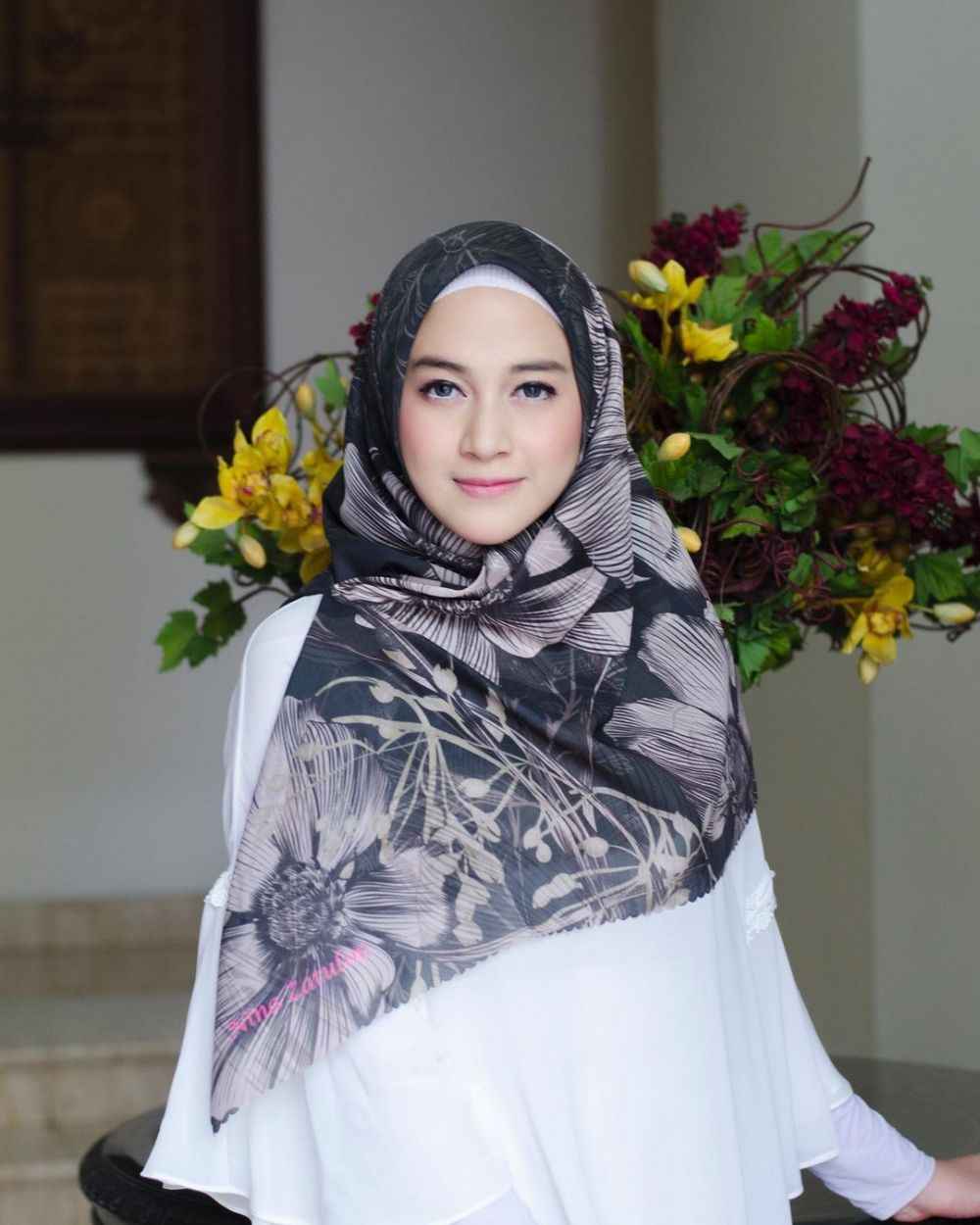 10 Potret Nina Zatulini bermakeup tebal, auranya terpancar