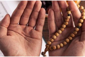 Bacaan doa setelah sholat fardhu, latin, arti, dan keutamaannya