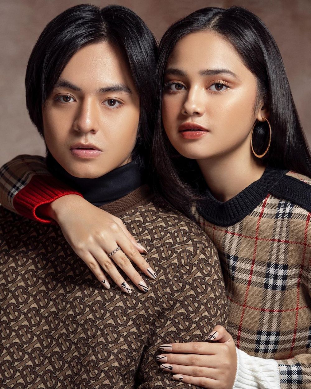 9 Pemotretan Angga Yunanda & Syifa Hadju, ada bak oppa-eonni Korea