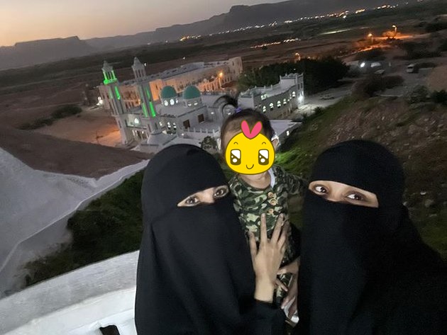 Bersekolah di Yaman, ini 9 potret Syarifah anak sambung Kartika Putri
