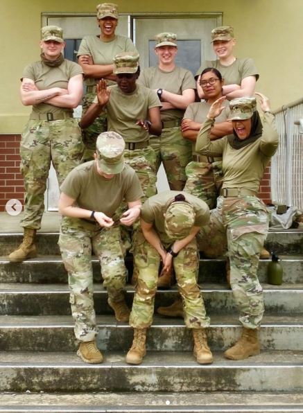 10 Potret Savannah Spencer, tentara berhijab pertama lulusan Airbone