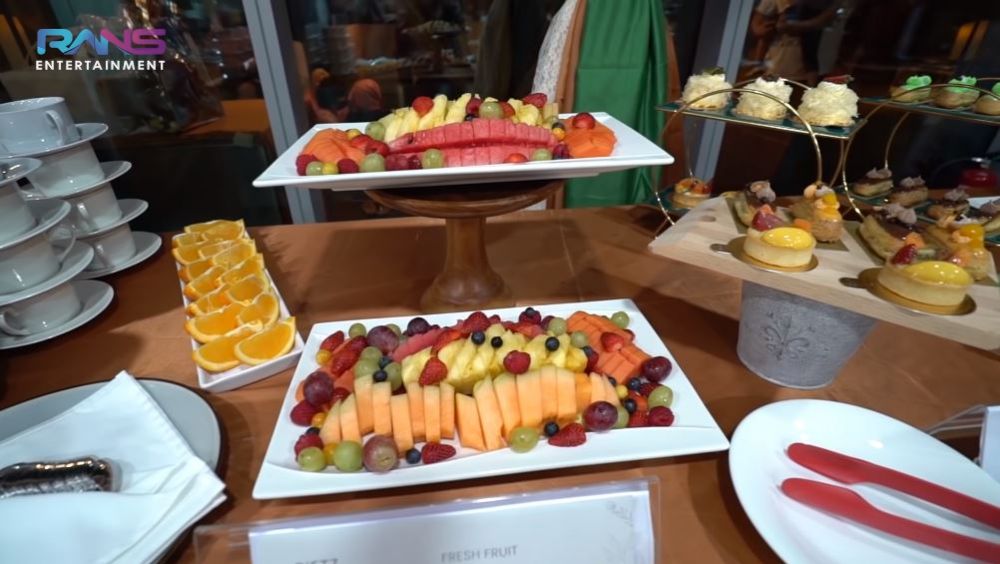 10 Potret Rieta Amilia gelar bukber, menunya bak prasmanan kondangan