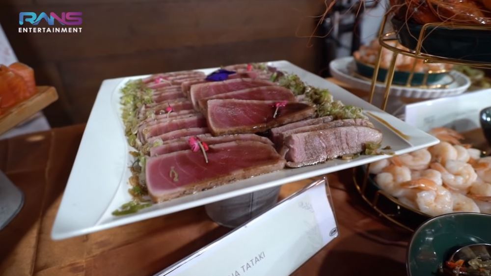 10 Potret Rieta Amilia gelar bukber, menunya bak prasmanan kondangan