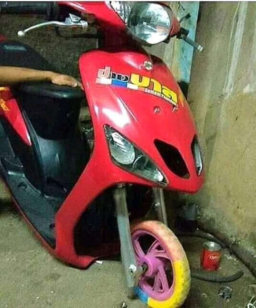 10 Potret absurd nggak tahu cara perbaiki kendaraan ini kocak abis