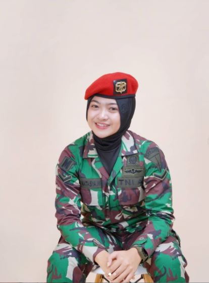 Ingat Deva wanita imut yang sempat viral? Kini berhijab & jadi tentara