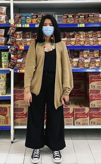 Biasa berdaster, ini 8 potret seleb TikTok Sania Leonardo tampil kece