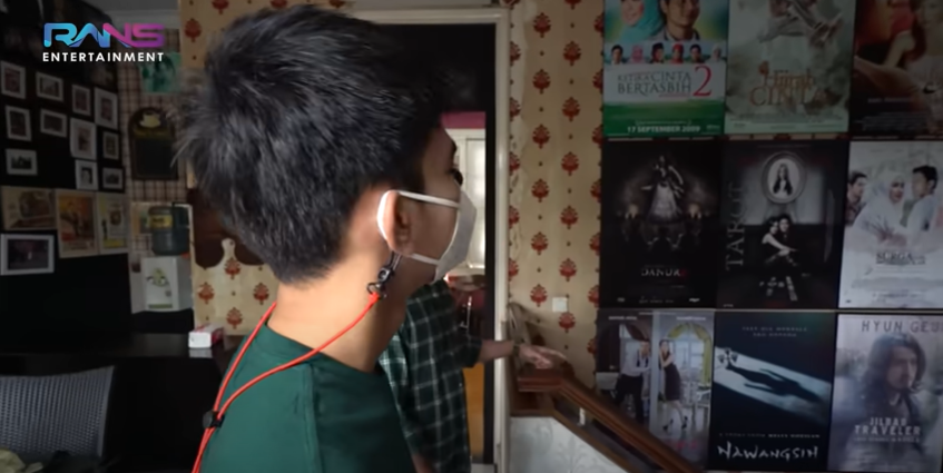 10 Momen Dimas Ahmad latihan vokal, ingin jadi penerus Nike Ardilla