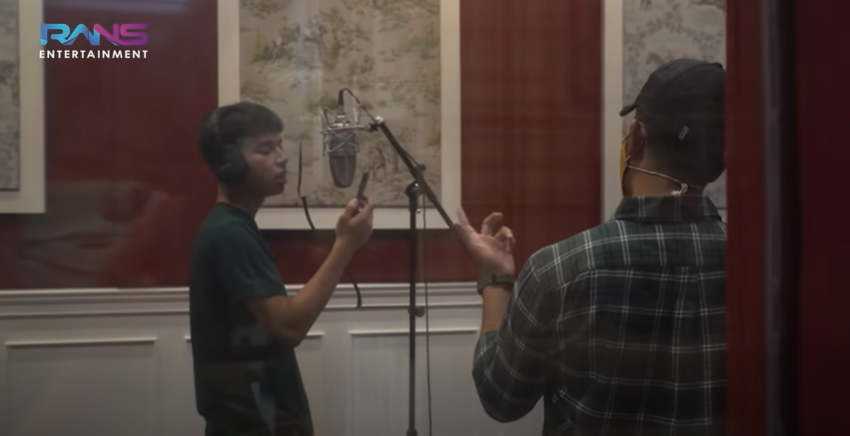 10 Momen Dimas Ahmad latihan vokal, ingin jadi penerus Nike Ardilla