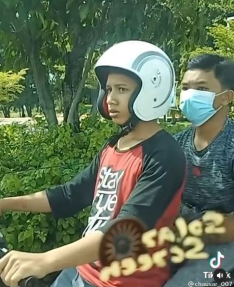 Viral video pemuda panik nggak pakai helm & takut ditilang polisi