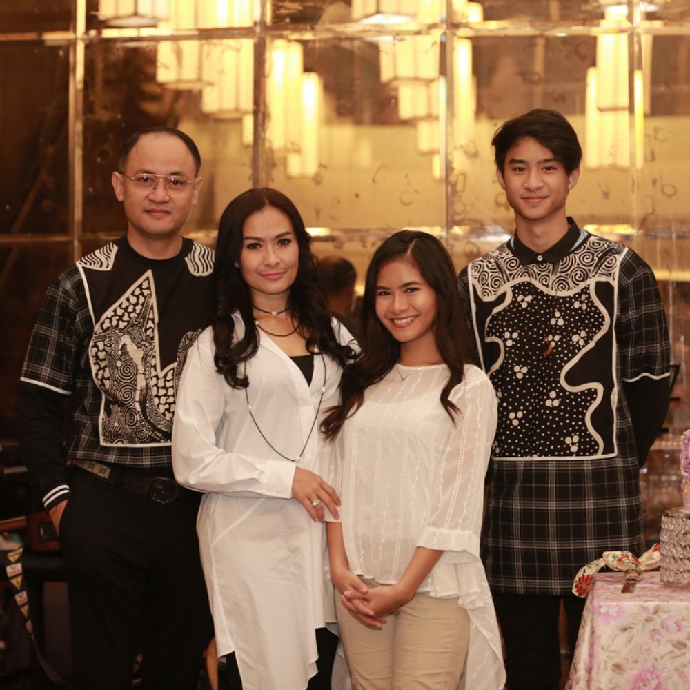 5 Fakta pernikahan Iis Dahlia dan Satrio Dewandono, hamil 4 bulan