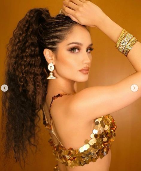 9 Potret cantik Cinta Laura bergaya ala India, auranya makin terpancar