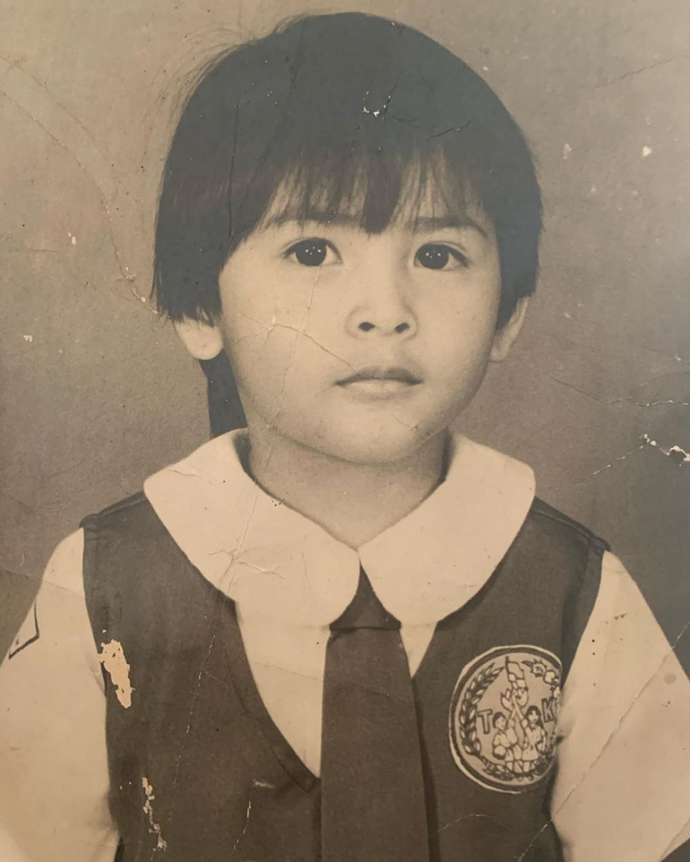 Potret lawas 8 seleb cantik saat TK, gaya rambutnya ikonik