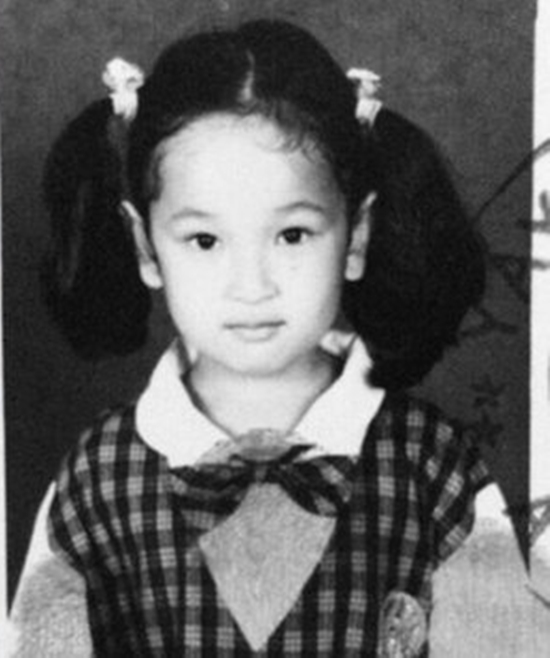 Potret lawas 8 seleb cantik saat TK, gaya rambutnya ikonik