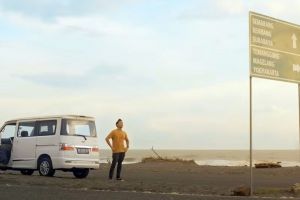 Pindah, sebuah perjalanan kisah cinta Tarra Budiman dan Adinda Thomas