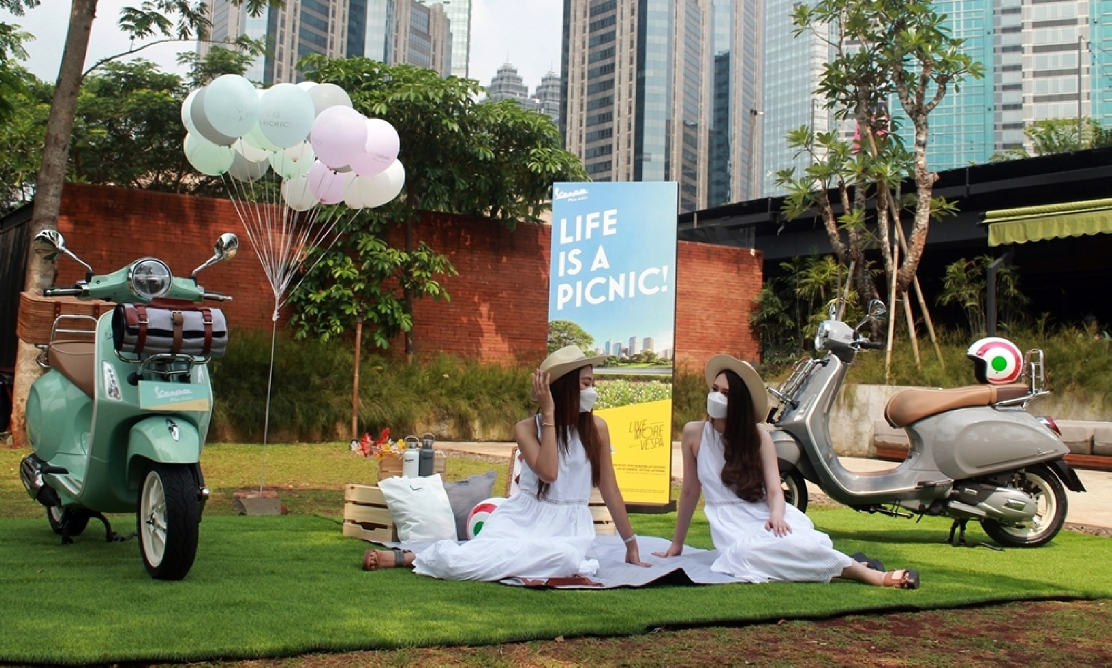 5 Tips piknik asik, pakai skutik nyentrik liburan terasa seru lho