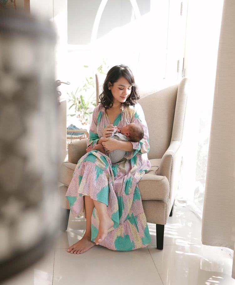 12 Seleb melahirkan saat Ramadan, terbaru Tengku Dewi Putri