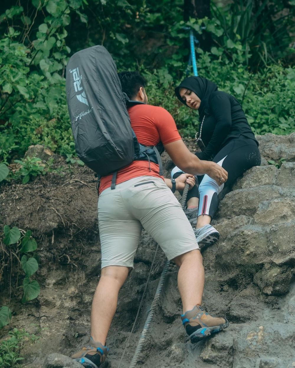 10 Momen liburan Irish Bella & Ammar Zoni di Bali, trekking berdua