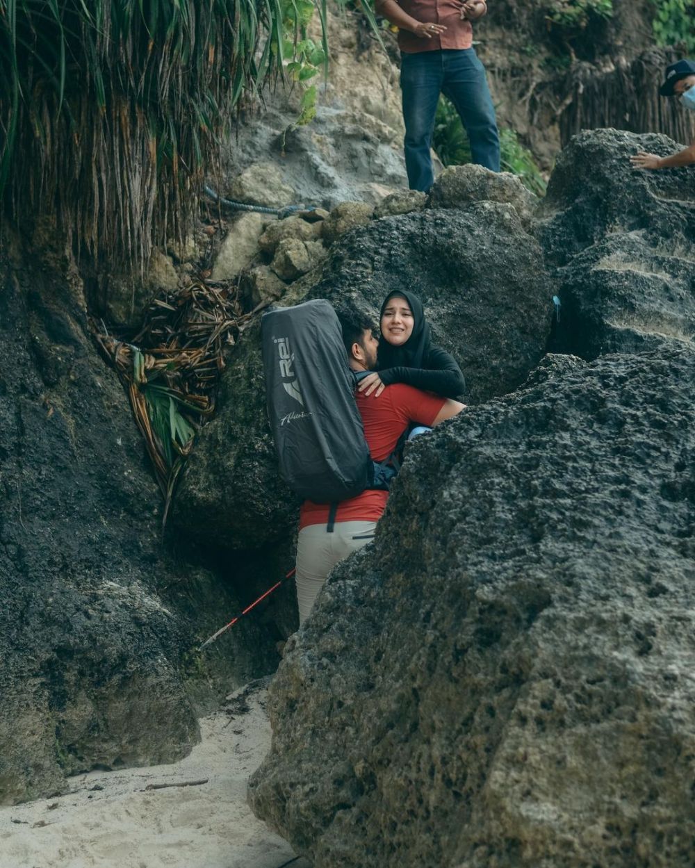 10 Momen liburan Irish Bella & Ammar Zoni di Bali, trekking berdua
