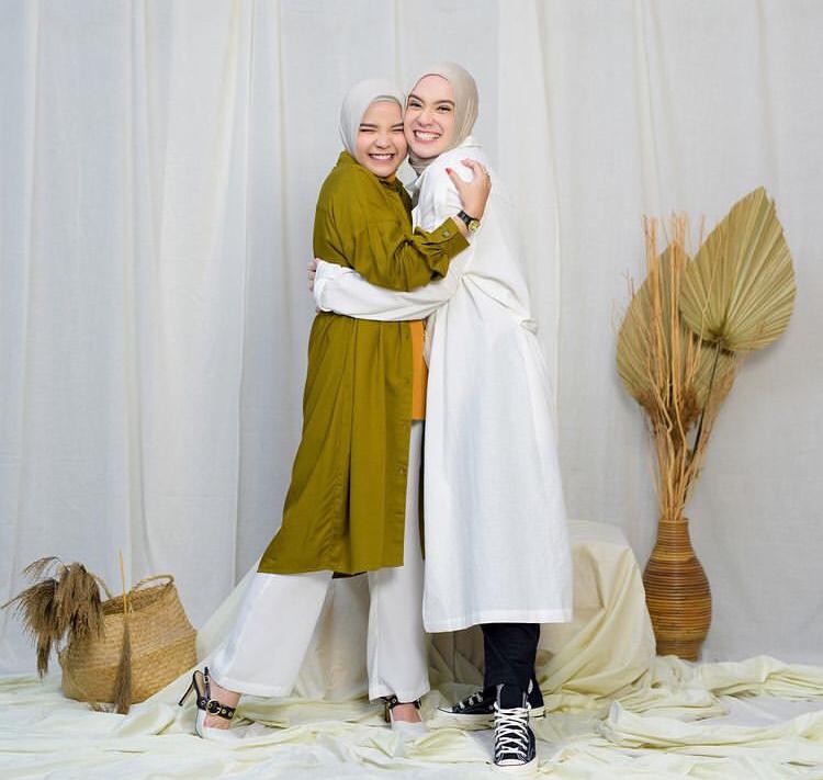 10 Gaya pemotretan terbaru Putri Anne, posenya curi perhatian