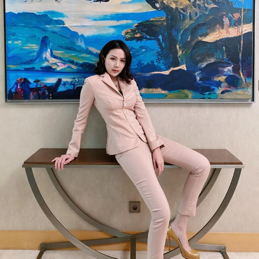 10 Potret Agnes Jennifer, disebut mirip Oh Yoon Hee 'The Penthouse'