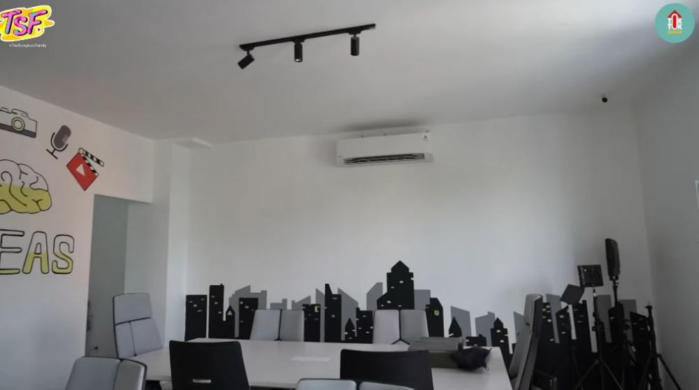 Potret kantor 10 seleb ini mewah, ada yang dilengkapi wahana bermain