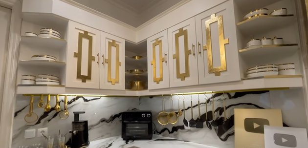 8 Potret dapur baru Tasyi Athasyia kembaran Tasya Farasya, mewah pol