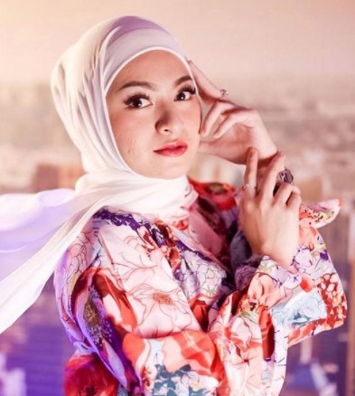 Cerita 9 seleb yang pernah belajar lebih dari satu agama