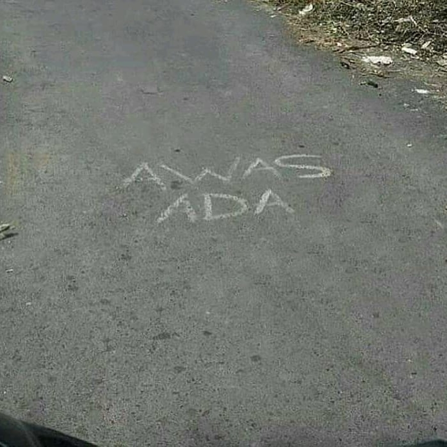 10 Tulisan 'nanggung' di tempat umum ini bikin gereget maksimal