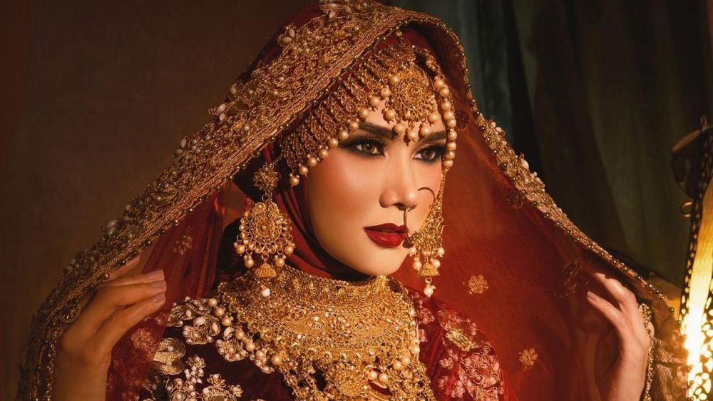 7 Gaya pemotretan Ahmad Dhani dan Mulan Jameela bertema kerajaan India