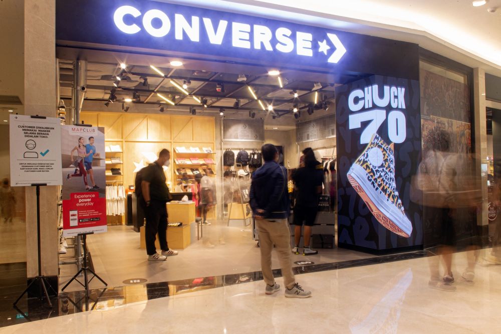 Buka gerai baru, Converse bikin kostumisasi emblem kampanye lingkungan