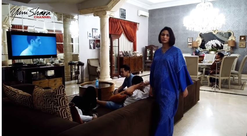 10 Momen Yuni Shara bersaudara buka puasa, menu takjilnya gorengan