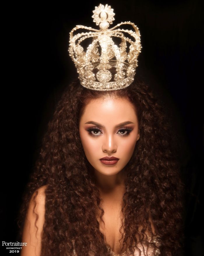 Pemotretan 10 seleb dengan rambut curly, tampil beda