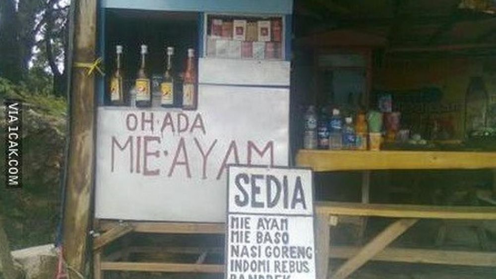 10 Potret nama warung mi ayam antimainstream, bikin cekikikan