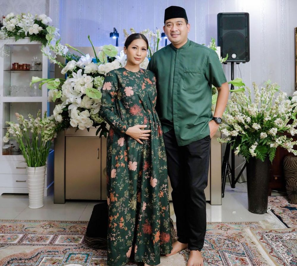 8 Gaya maternity shoot Tata Janeeta, tertutup namun tetap elegan