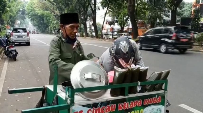 Kisah Nanang penjual es di Bogor, jago 4 bahasa dan diajak ke Inggris