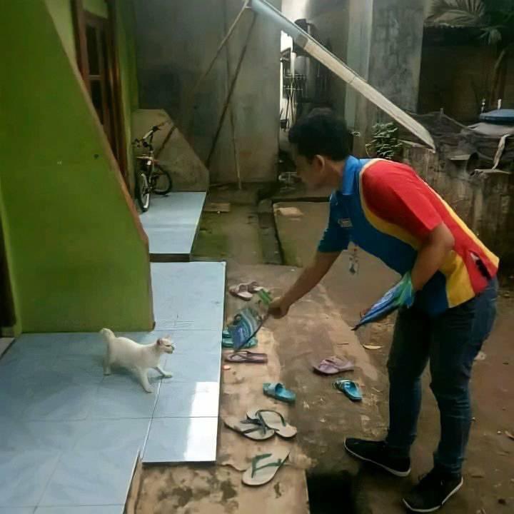 Lihat dengan teliti, keanehan di 10 foto ini bikin senyum kesal