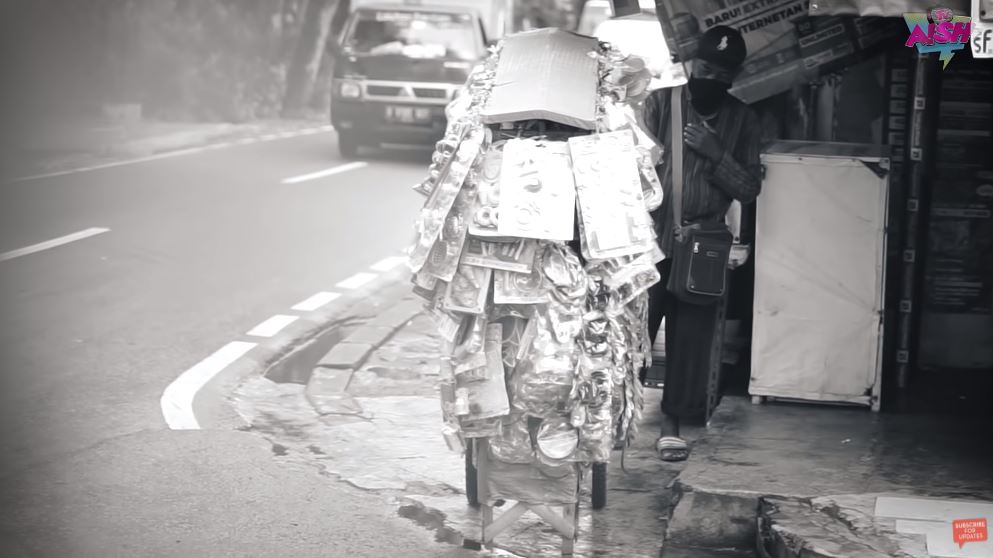 10 Momen Ammar Zoni borong mainan pedagang kaki lima, bikin haru