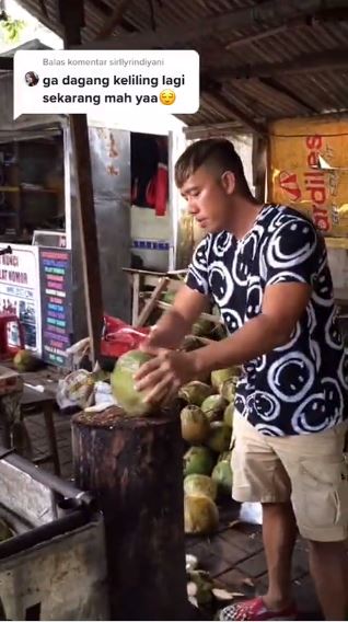 7 Momen Ruri Repvblik jualan es kelapa, sampai lakukan atraksi