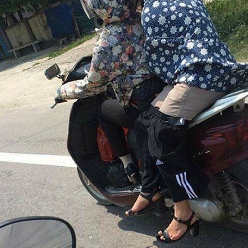 11 Kelakuan emak-emak on the road ini lucunya nggak ada lawan