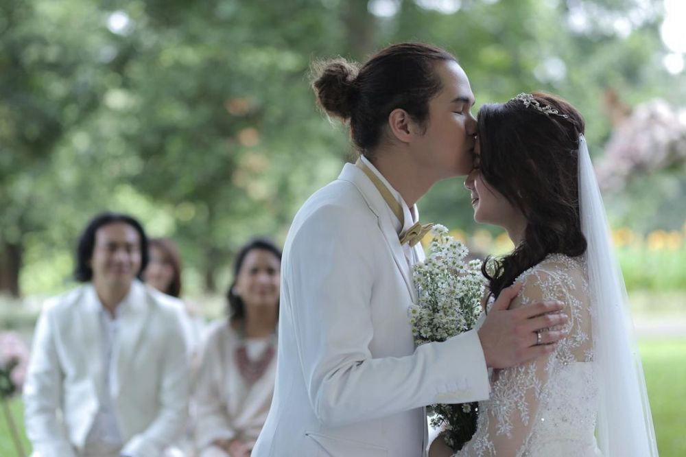8 Momen Dul Jaelani dan Tissa Biani menikah di film, bak sungguhan 