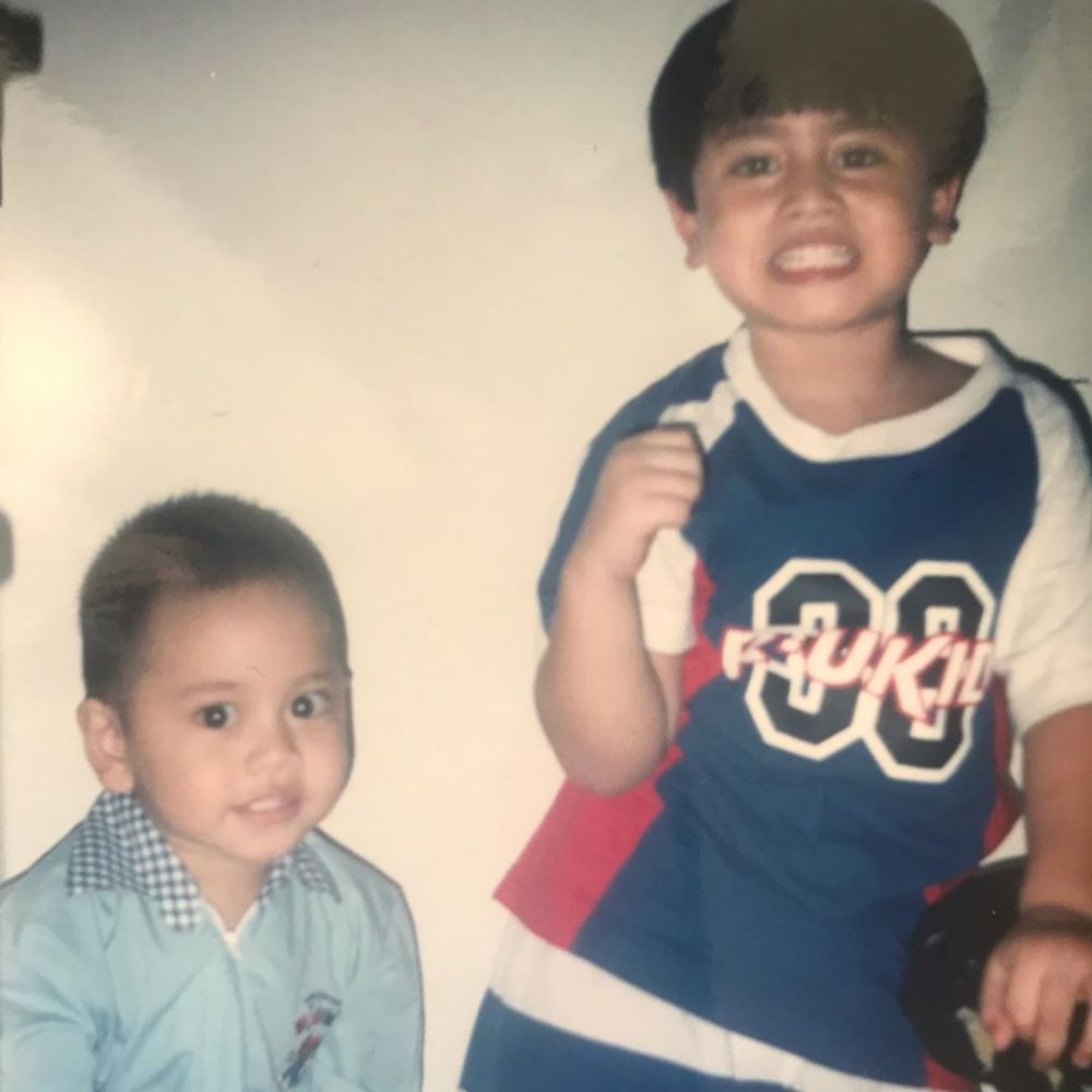 10 Foto masa kecil Athalla Naufal dan Verrell Bramasta, sibling goals