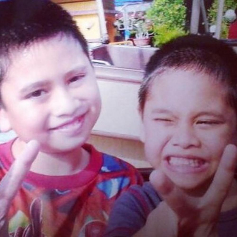 10 Foto masa kecil Athalla Naufal dan Verrell Bramasta, sibling goals