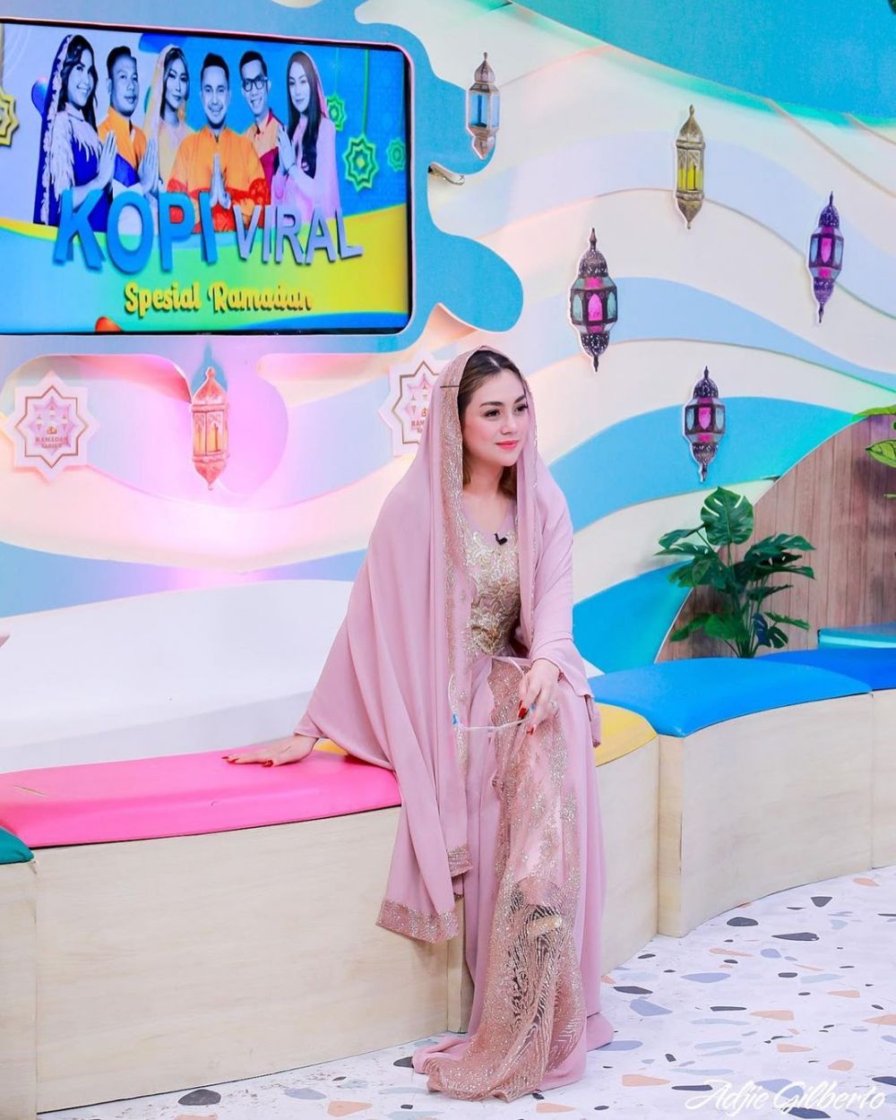 Makin eksis, ini 10 momen Celine Evangelista syuting acara Ramadan